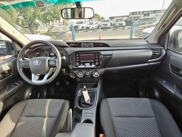 TOYOTA HILUX Image 6