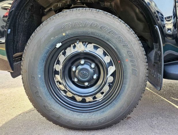 TOYOTA HILUX Image 10