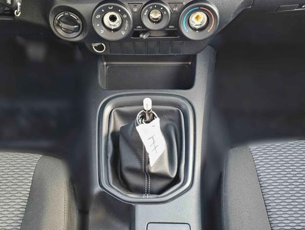 TOYOTA HILUX Image 4