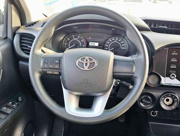 TOYOTA HILUX Image 5