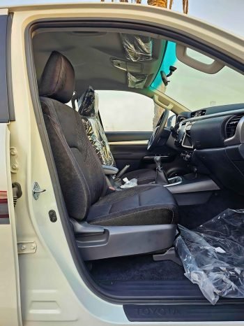 TOYOTA HILUX Image 9