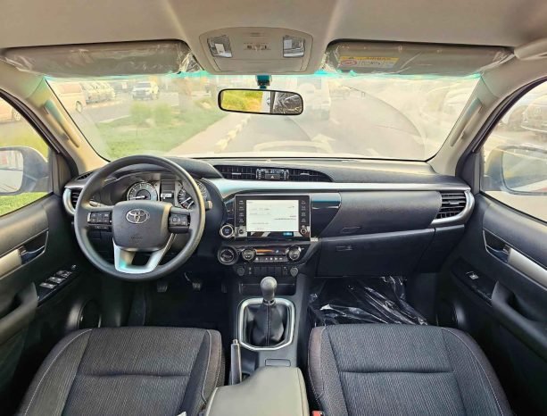 TOYOTA HILUX Image 5