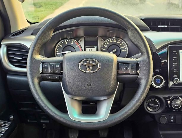 TOYOTA HILUX Image 4
