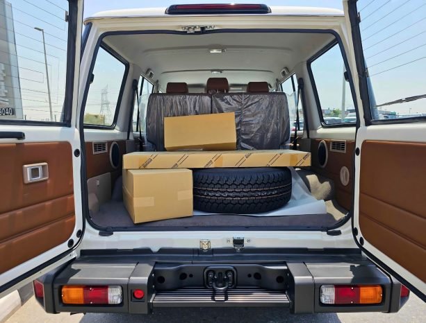 TOYOTA LANDCRUISER HARD-TOP Image 11