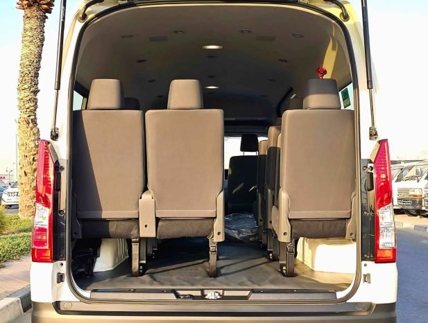 TOYOTA HIACE Image 10