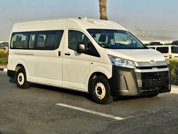 TOYOTA HIACE Image 2