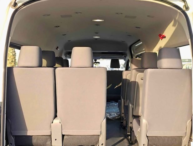 TOYOTA HIACE Image 11