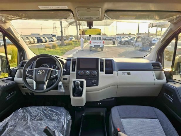 TOYOTA HIACE Image 7
