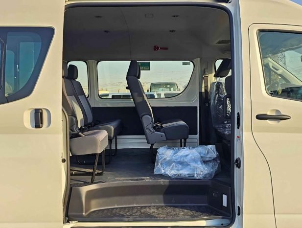 TOYOTA HIACE Image 5