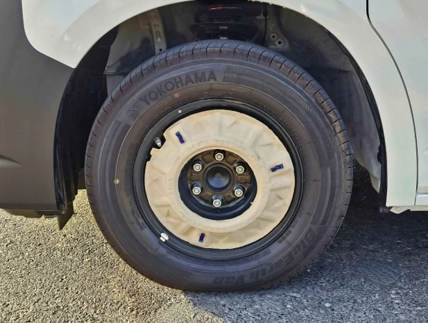 TOYOTA HIACE Image 9