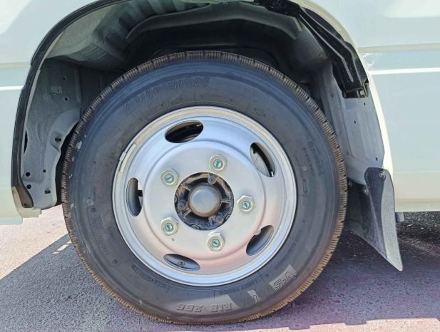TOYOTA COASTER Image 10