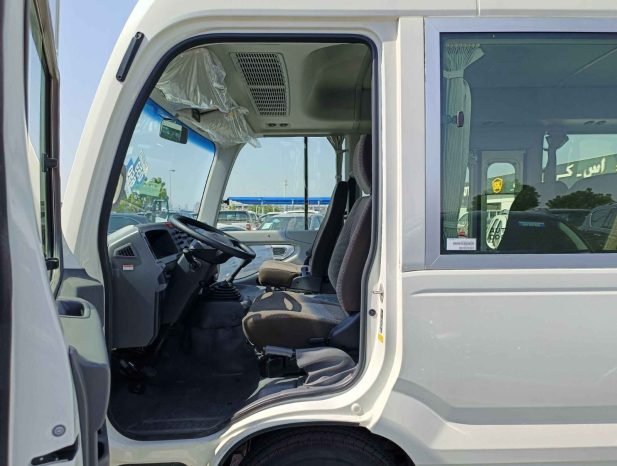 TOYOTA COASTER Image 9