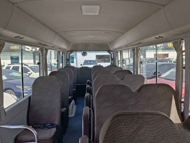 TOYOTA COASTER Image 3
