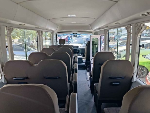 TOYOTA COASTER Image 4