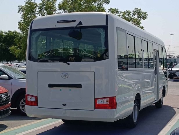 TOYOTA COASTER Image 12