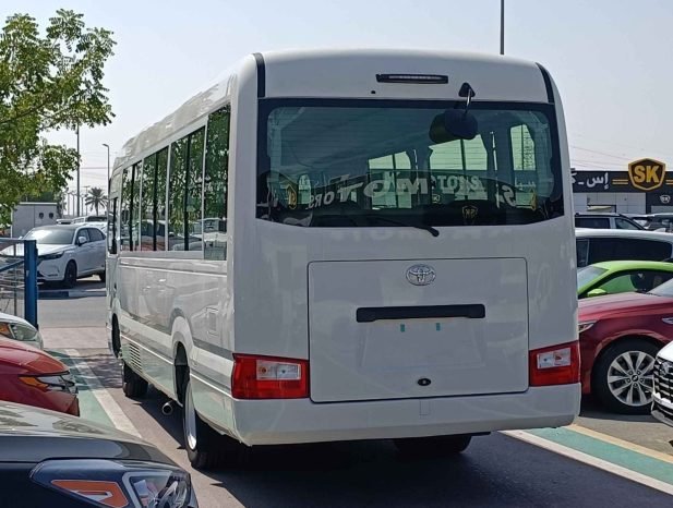 TOYOTA COASTER Image 13