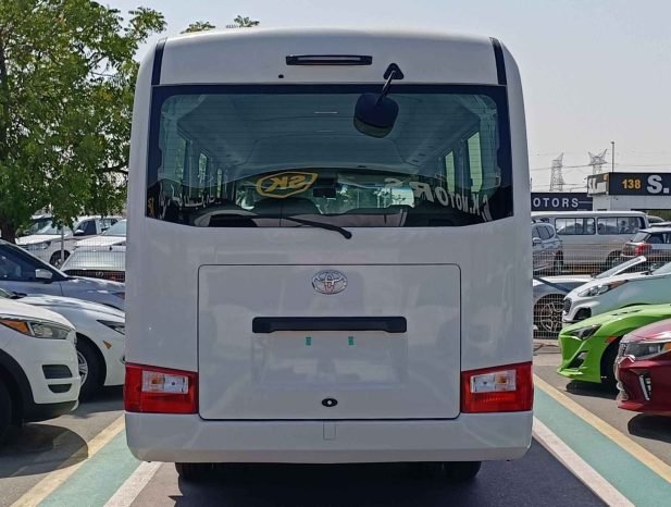 TOYOTA COASTER Image 11