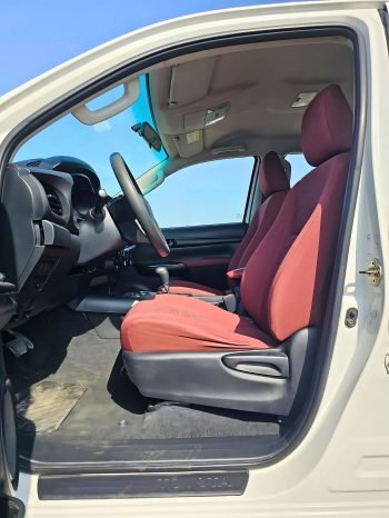 TOYOTA HILUX Image 8
