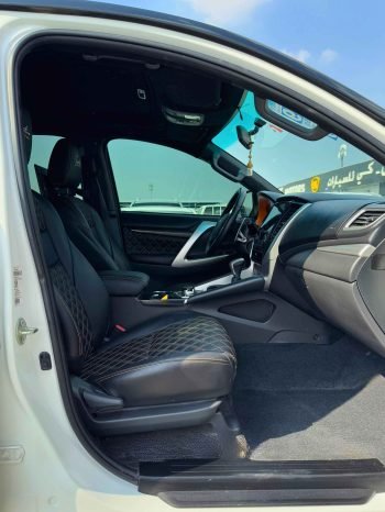 MITSUBISHI MONTERO Image 13