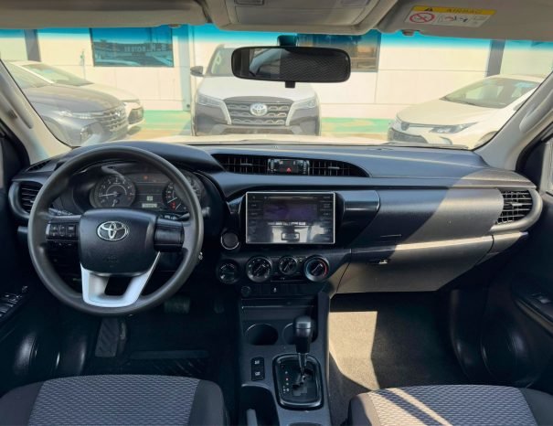 TOYOTA HILUX Image 5