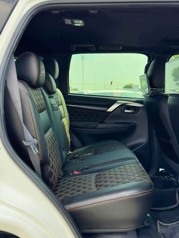 MITSUBISHI MONTERO Image 11