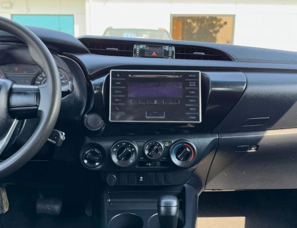 TOYOTA HILUX Image 2