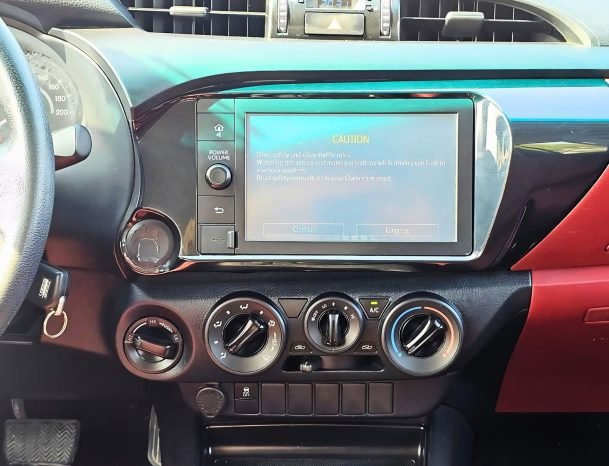 TOYOTA HILUX Image 2