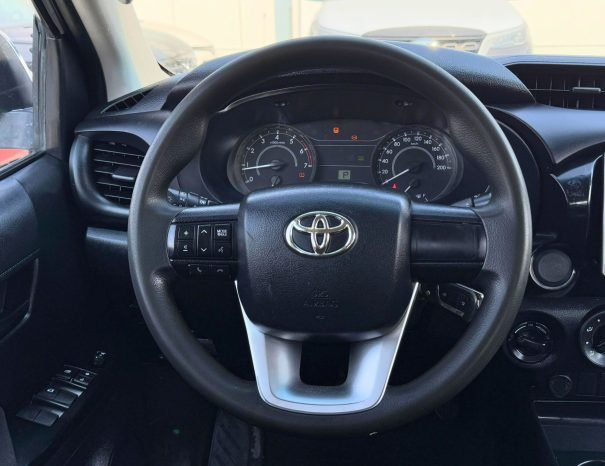 TOYOTA HILUX Image 4