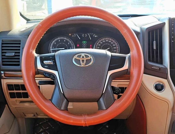 TOYOTA LANDCRUISER Image 9