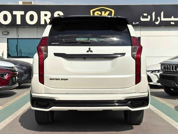 MITSUBISHI MONTERO Image 17
