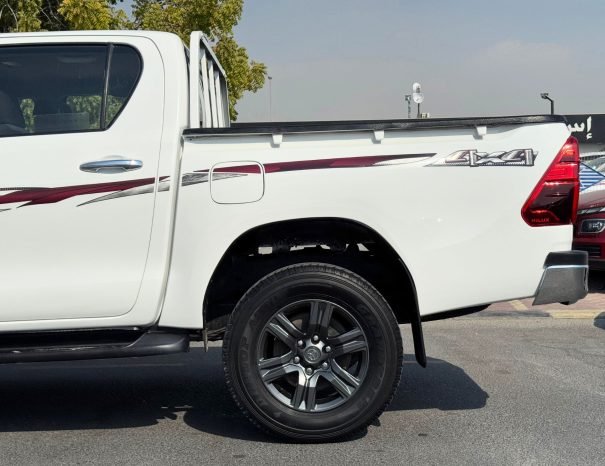 TOYOTA HILUX Image 11