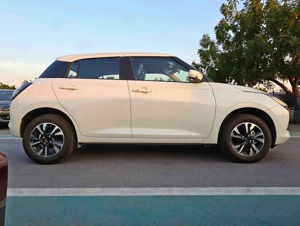 SUZUKI SWIFT Image 12