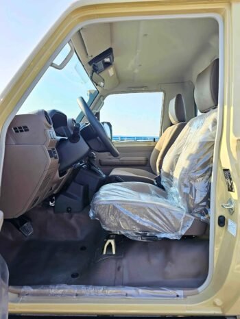 TOYOTA LAND CRUISER PICKUP Image 5