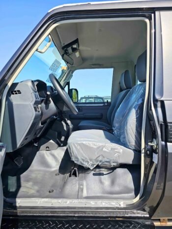 TOYOTA LAND CRUISER PICKUP Image 5