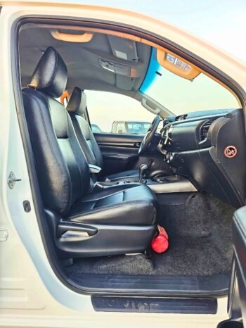 TOYOTA HILUX Image 6