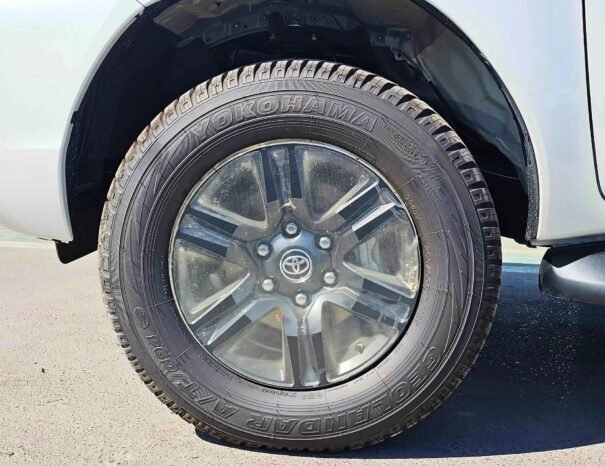 TOYOTA HILUX SR5 2025 PETROL V6 4.0L A/T