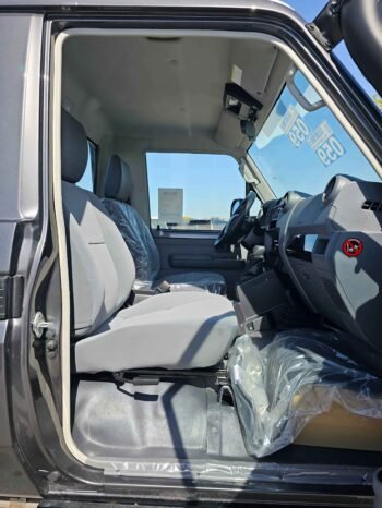 TOYOTA LAND CRUISER PICKUP Image 4