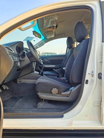 MITSUBISHI L200 Image 3