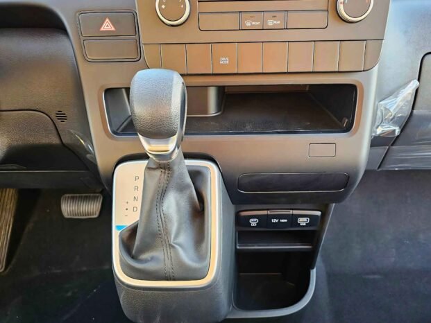HYUNDAI STARIA CARGO 2025 PETROL V6 3.5L AT