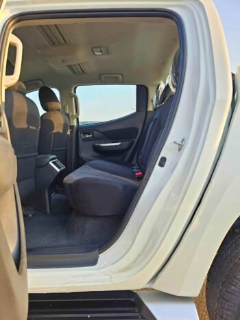 MITSUBISHI L200 Image 4