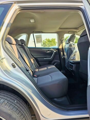 TOYOTA RAV4 Image 4