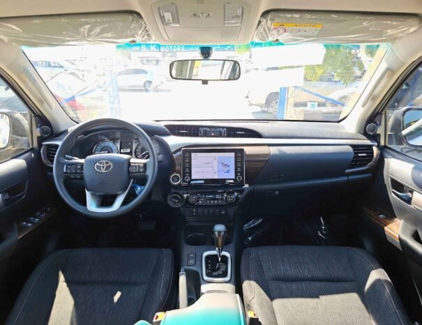 TOYOTA HILUX SR5 2025 PETROL V6 4.0L A/T