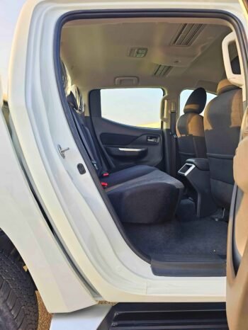 MITSUBISHI L200 Image 6