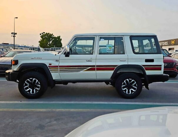 تويوتا لاند كروزر هارد توب LC76 LX1 2025 بنزين V6 4.0 لتر تلقائي