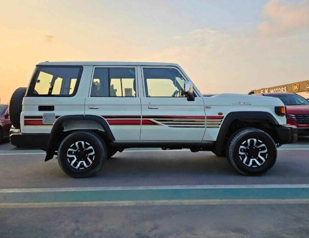 تويوتا لاند كروزر هارد توب LC76 LX1 2025 بنزين V6 4.0 لتر تلقائي