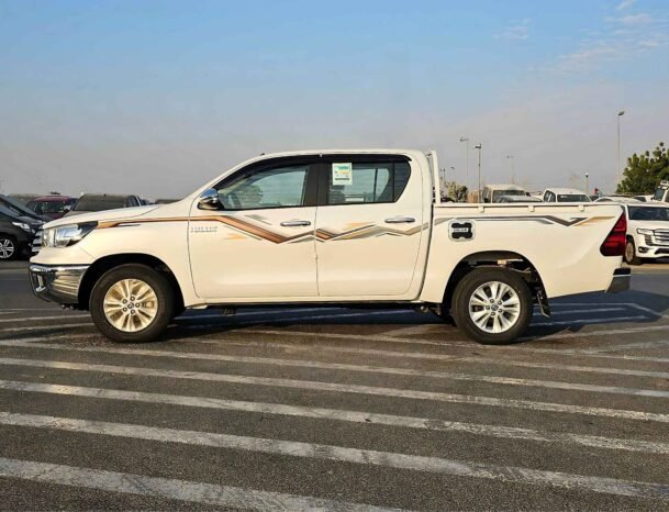 TOYOTA HILUX SR5 NARROW BODY 2024 PETROL V4 2.7L M/T