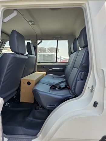 TOYOTA LAND CRUISER PICKUP Image 6