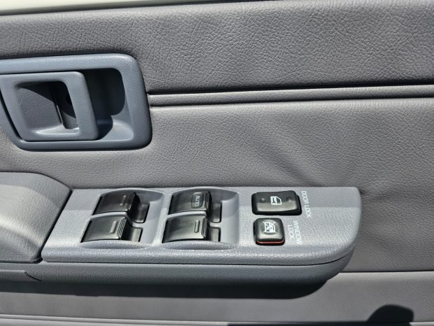 TOYOTA LAND CRUISER PICKUP Image 2