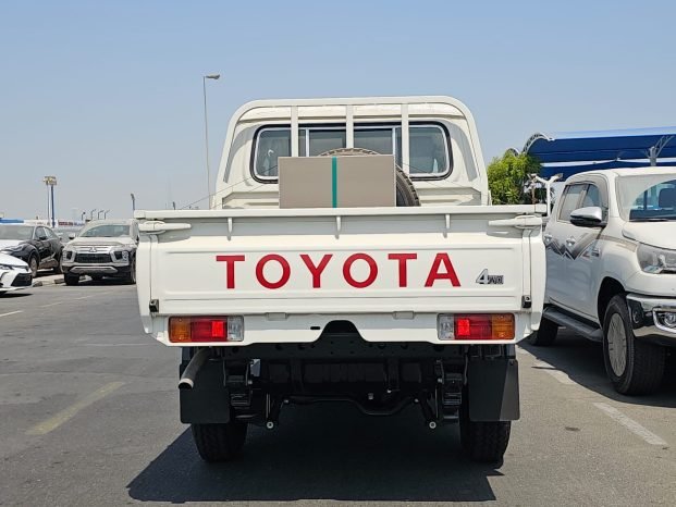 TOYOTA LAND CRUISER PICKUP Image 11