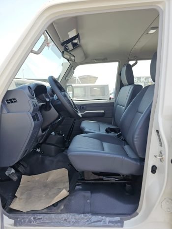 TOYOTA LAND CRUISER PICKUP Image 8